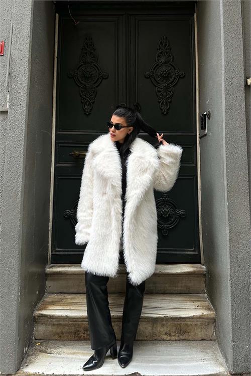 Kadın Beyaz Kürk Kruvaze Yaka Düğmeli Oversize Mont ESR001 