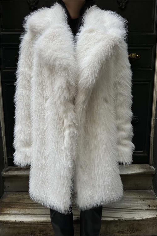 Kadın Beyaz Kürk Kruvaze Yaka Düğmeli Oversize Mont ESR001 