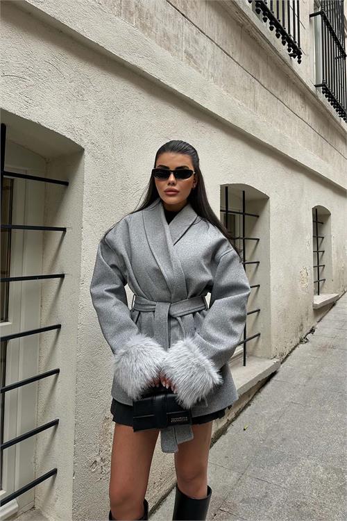 Kadın Gri Kürk Detaylı Rahat Kalıp Astarlı Kaşe Kaban ESR006 