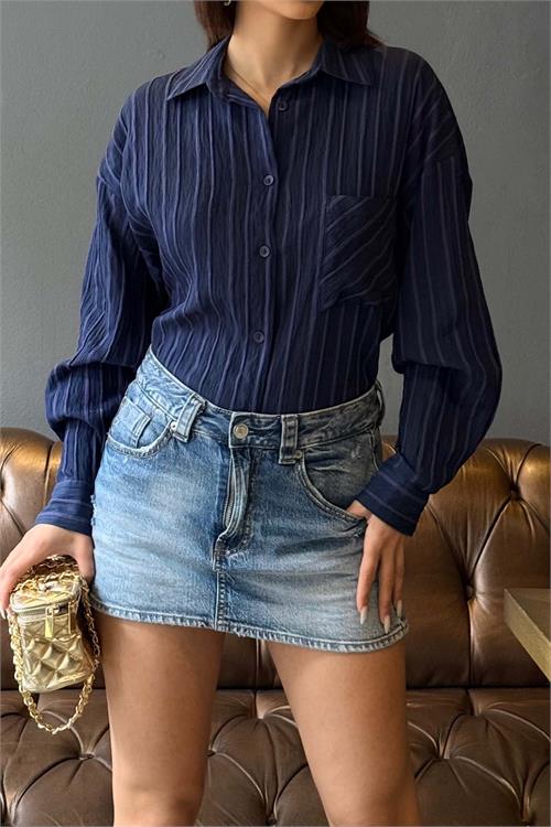 Kadın Lacivert Çizgili Oversize Gömlek – Günlük Şık Kombin ESR079