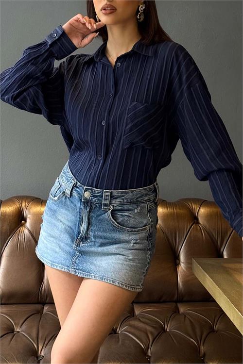 Kadın Lacivert Çizgili Oversize Gömlek – Günlük Şık Kombin ESR079