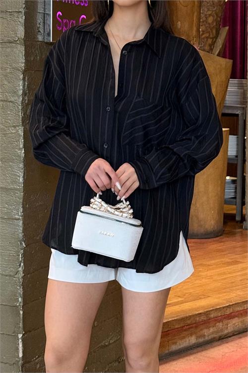 Kadın Siyah Çizgili Oversize Gömlek – Günlük Şık Kombin ESR079