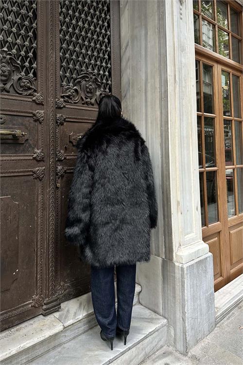 Kadın Siyah Kürk Kruvaze Yaka Düğmeli Oversize Mont ESR001 